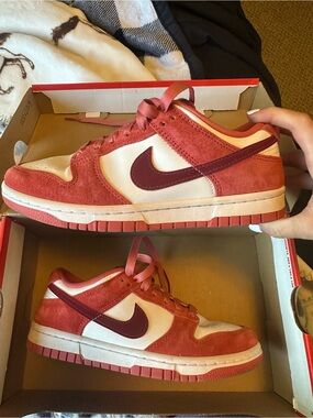 Nike Women’s Dunk Low ‘Valentine's Day 2024